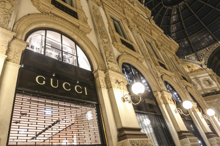 著名人にも愛される世界的ブランド グッチ 名作アニメ ドラえもん スペシャルコラボ製品も買取 公式 Monobank ものばんく ブランド 買取は金 プラチナ高額査定のプロの鑑定士