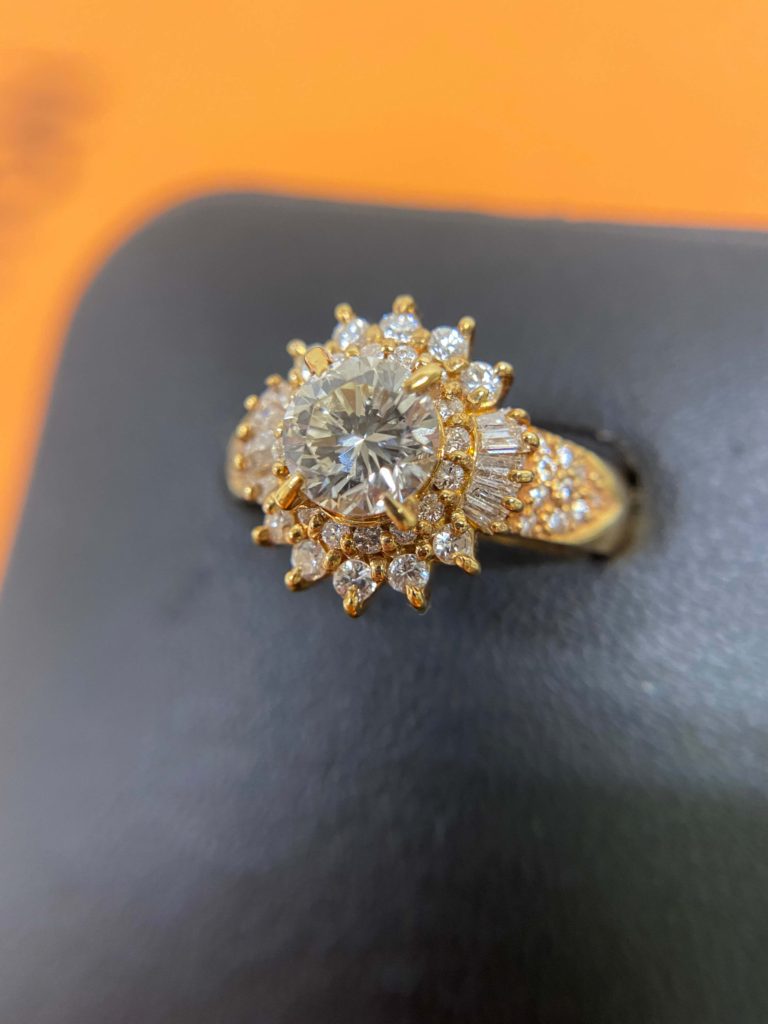 18金のダイヤモンドリングをプロの鑑定士が買取査定しました。 福岡県北九州市 monobank小倉店