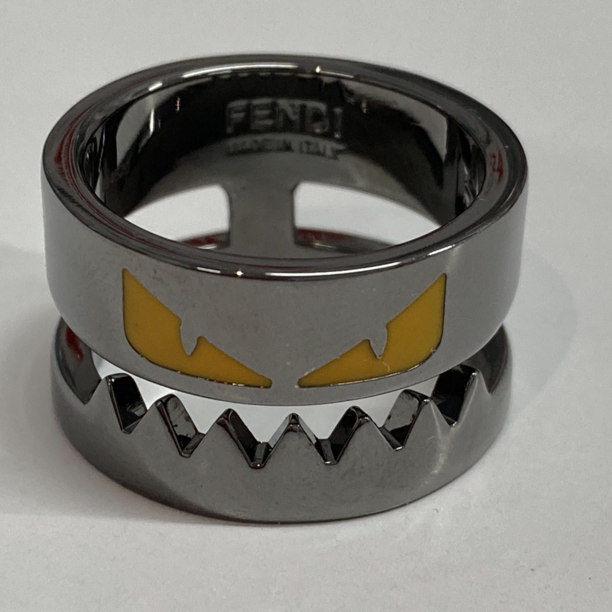 フェンディfendi バッグバグズエナメルリング買取しました 公式 Monobank ものばんく ブランド買取は金 プラチナ高額査定のプロの鑑定士