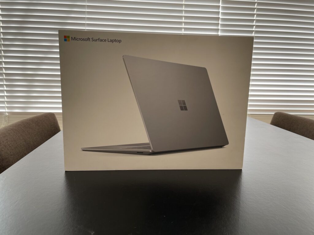 15インチの軽くて薄いパソコンと言えば Surface Laptop3