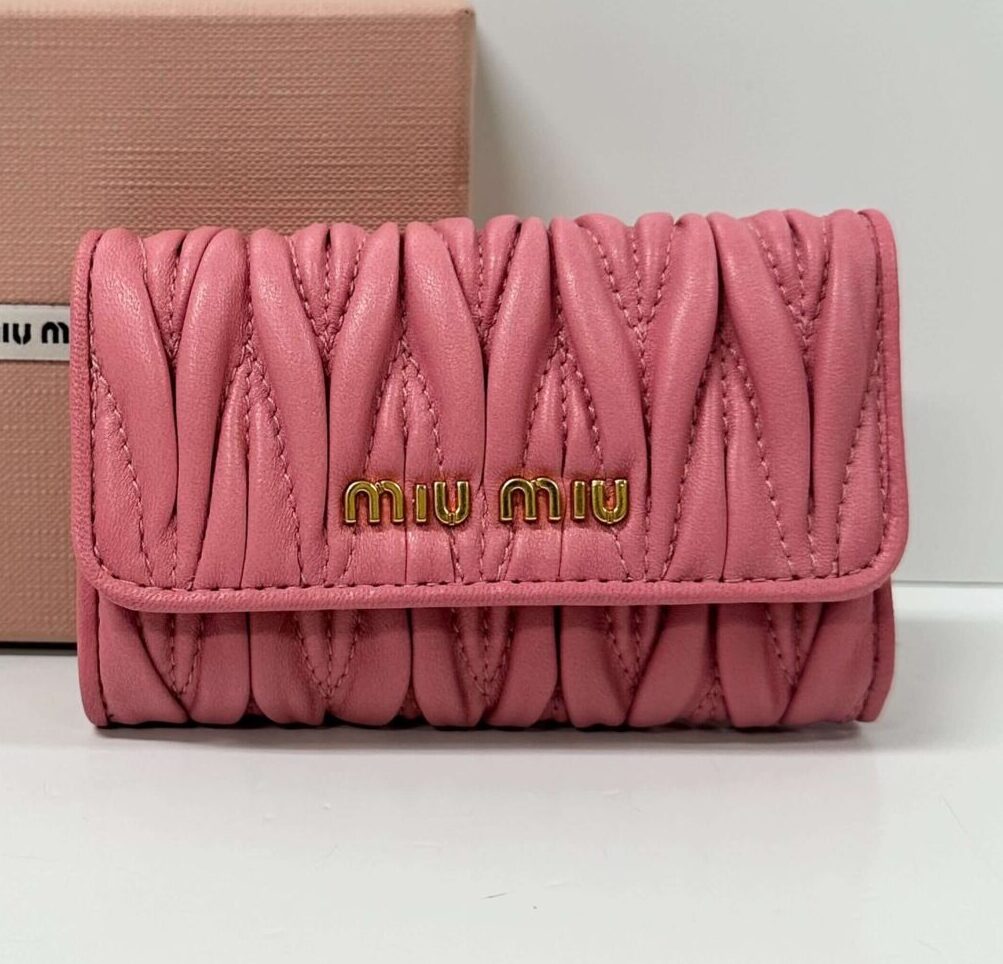 miumiu(ミュウミュウ) キーケース マテラッセ – monobank – プロの鑑定