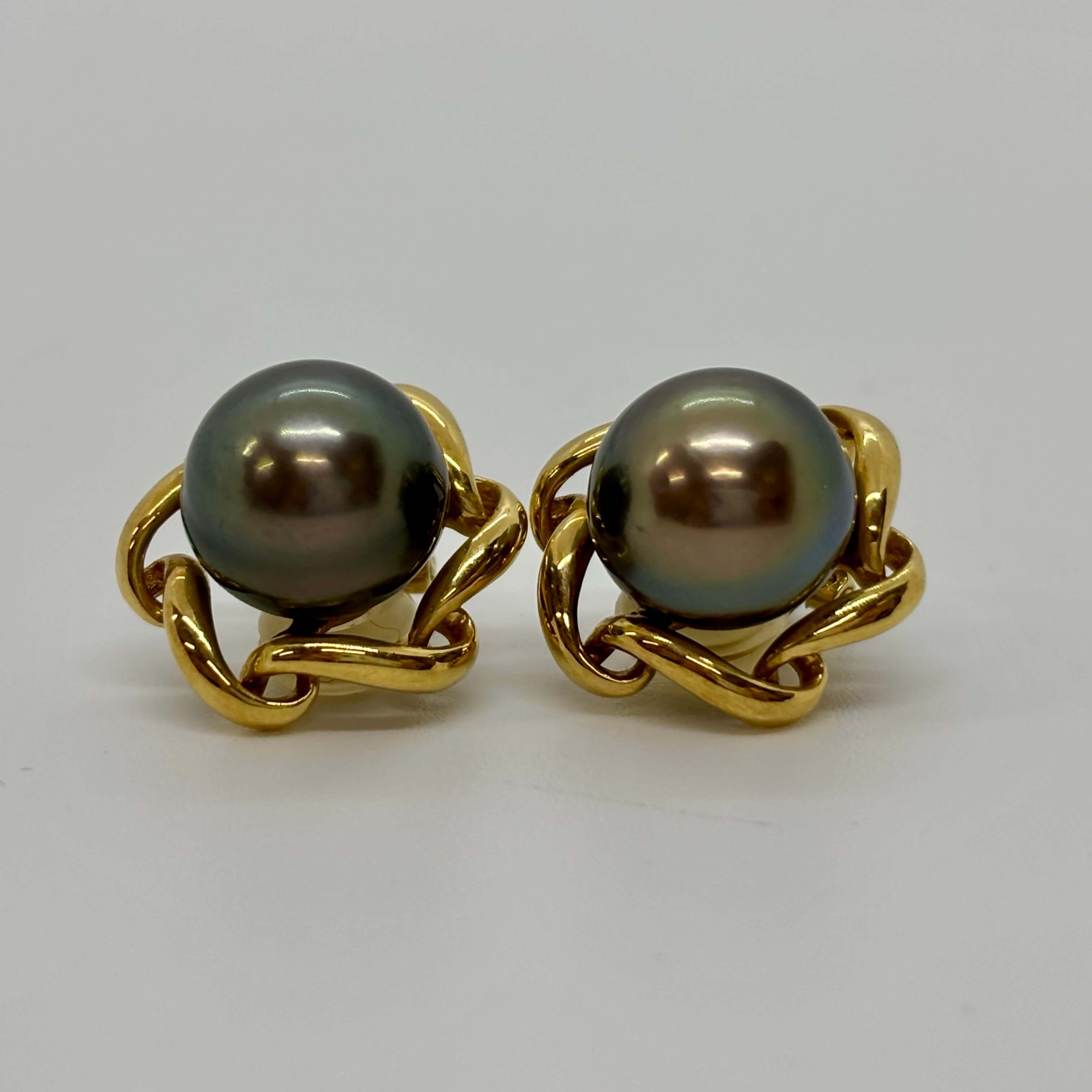 田崎のブラックパールイヤリングを買取しました