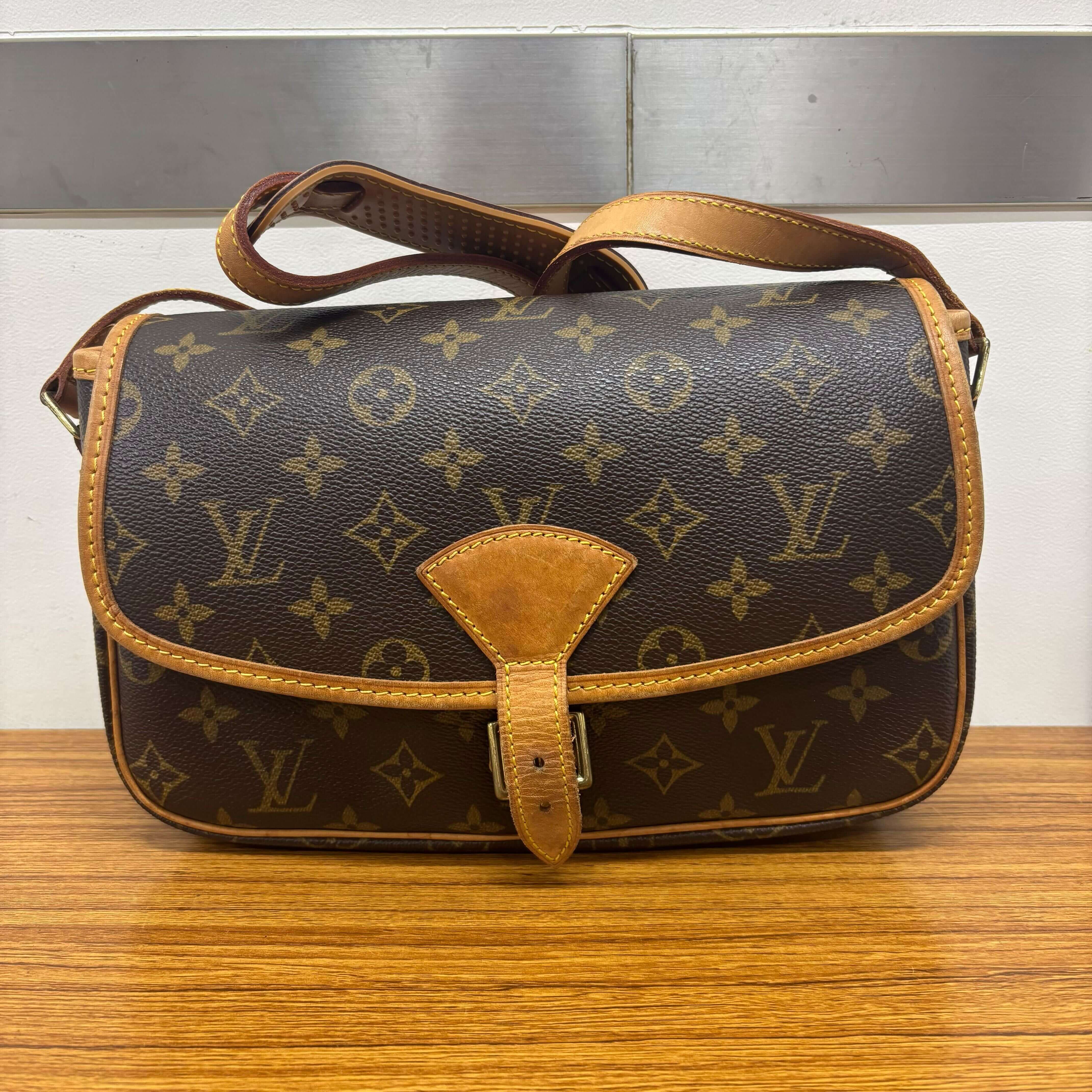 LOUIS VUITTON ヴィンテージ モノグラム ハードケース 楽天市場】【バッグ】LOUIS VUITTON ルイ ヴィトン モノグラム