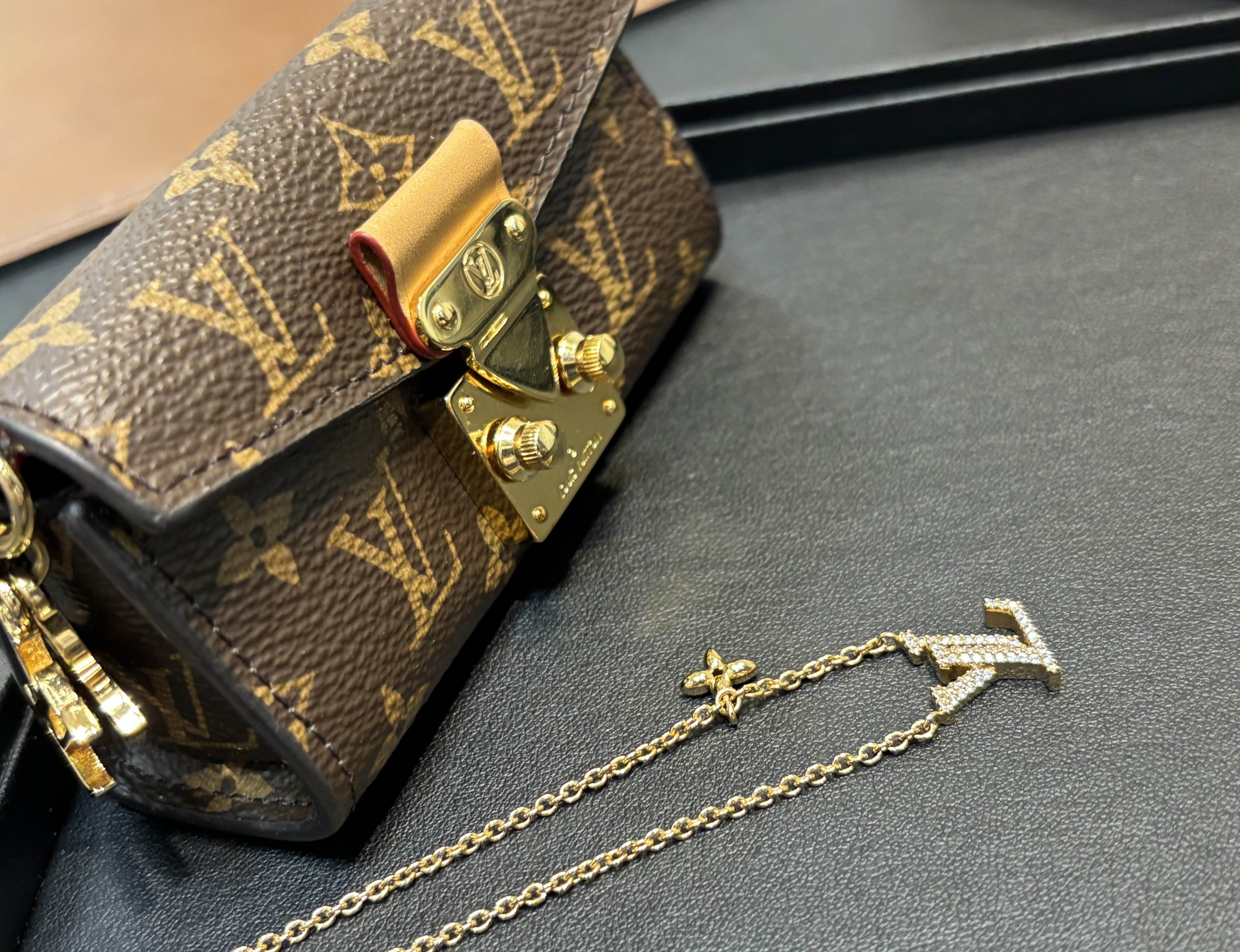 LOUIS VUITTON M21464 モノグラムジャガード　ショルダーバッグ LOUIS VUITTON （ルイ・ヴィトン） M21464 スピーディ・バンドリエール